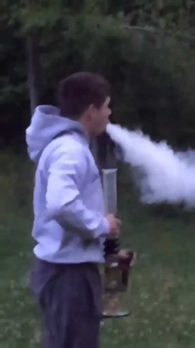 This is how you retire your bong😂