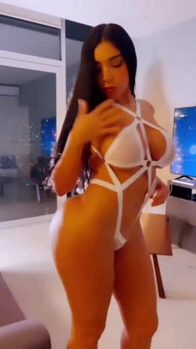 Ennid Wong (@ennidwongoficial)
