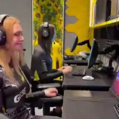 Pro gamer girls.