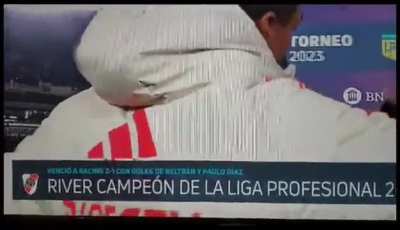 Contenido Descargable reclamandole 