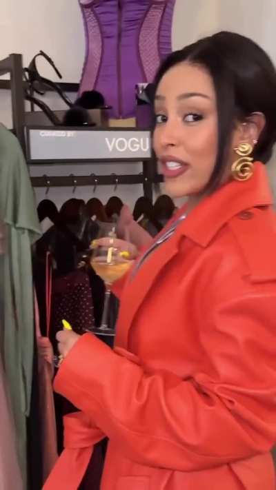 Doja Cat Shops at Vogue&rsquo;s Vintage Market