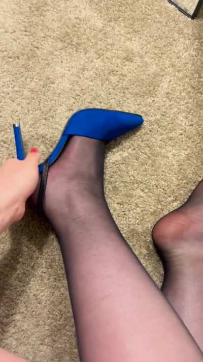 can tease you both ways, baby 👠👣 Which one makes you dream more? More sets &amp;amp; customs on my profile 💋