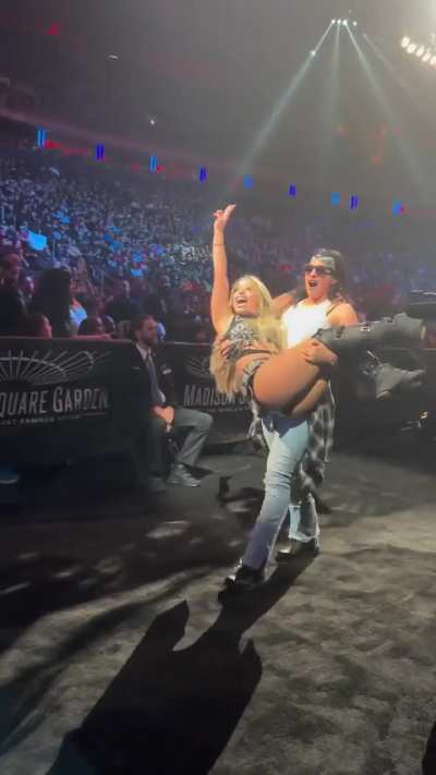 Raquel Rodriguez y Liv Morgan
