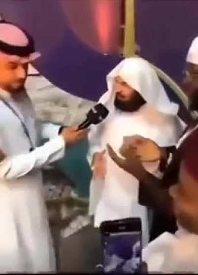 Why you need to learn Arabic?.. Sheikh As-Sudais is telling the reporter that 60 countries participated in the conference, and the people next to him think he&rsquo;s making dua so they keep saying &ldquo;Ameen&rdquo; as he pauses to reflect. 