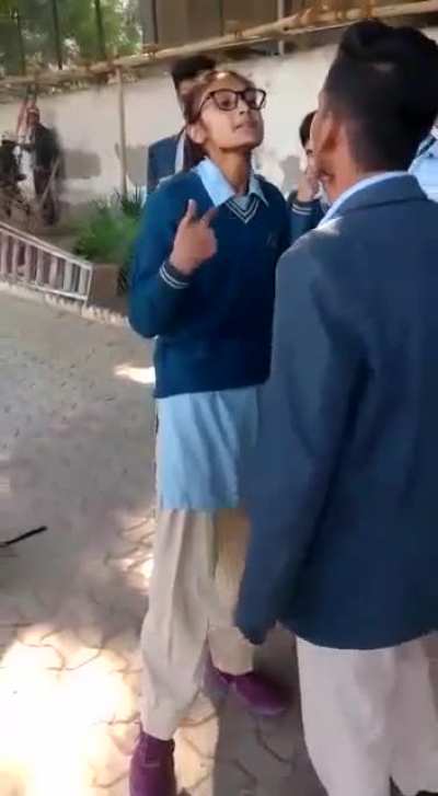 TITLE KYA DEKH RHA HE ❤️DE