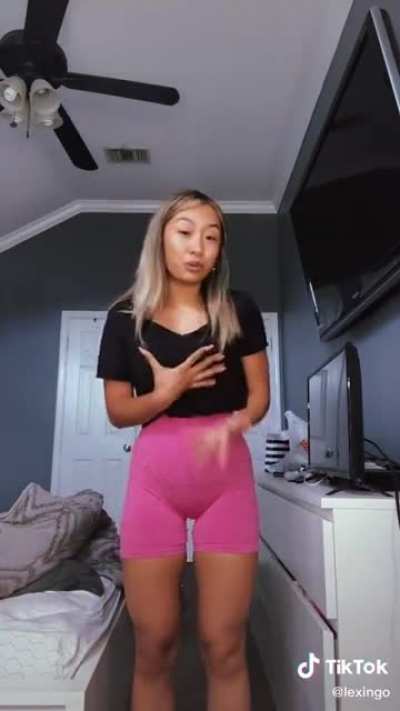 Lexi Ngo back at it again with an iconic try on haul!