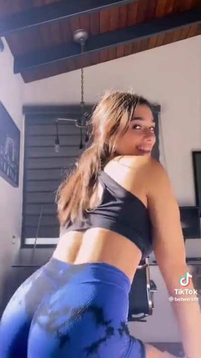 Jiggle The Cakes