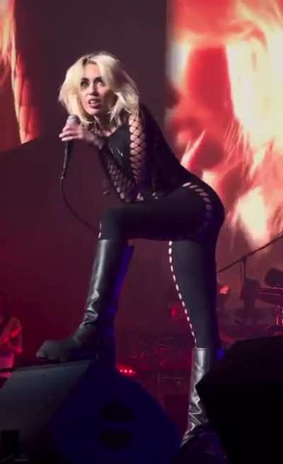 👸🏼