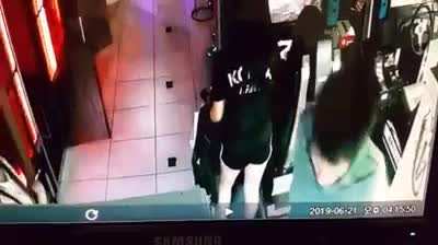 Smelling someone&rsquo;s ass