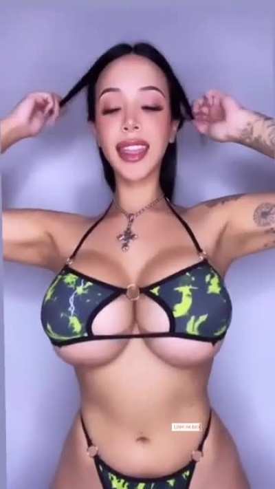 Cristina (@minitinah)