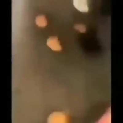 O cara comendo la de boa 😔✊