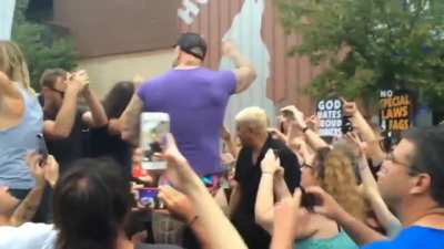 When Taylor Hawkins and the Foo Fighters rick rolled the bigots of Westboro Baptist Church