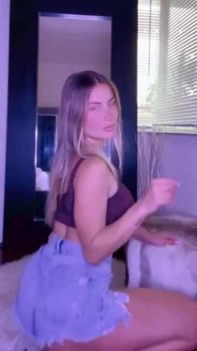 Laura Leon
