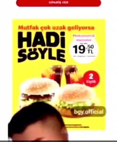 Almanya&rsquo;dan sınır dışı edilen ailenin oğullarından birinin, ge&ccedil;mişte TL-Euro &uuml;zerinden T&uuml;rklerle dalga ge&ccedil;tiği video ortaya &ccedil;ıktı.
