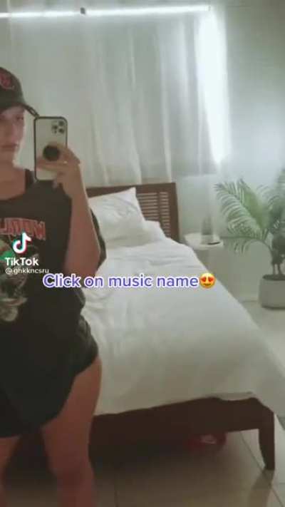 😈