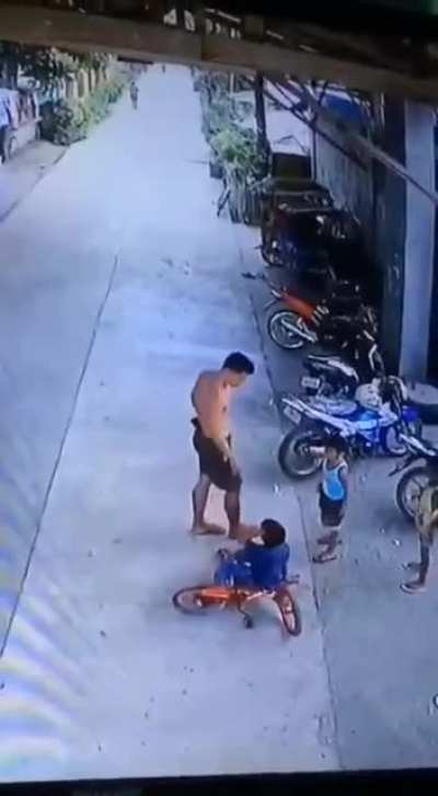 Kid intentionally pushes other kid on bike, then gets instant karma from bystander