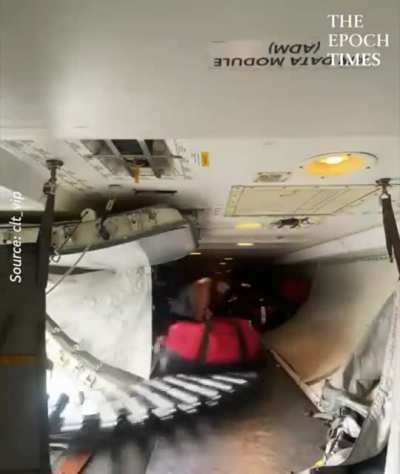 This is how luggage puts on in the Airplane.