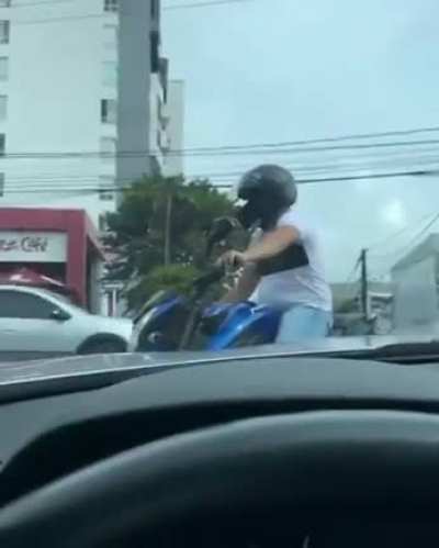 Tudo friamente calculado, nem disfarça muito que vai dar o bote.