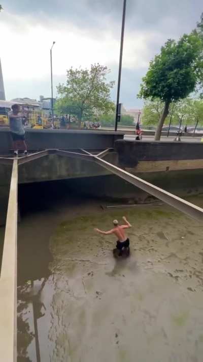 WCGW Man doing parkour falls into muddy pit.
