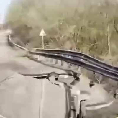 🔥Interesting footage comes from Belgorod region, where according to the information of the Armed Forces of Ukraine, they occupied the village of Demidovka. The video shows the destroyed bridge in the village of Grafovka and the damaged gas pipeline