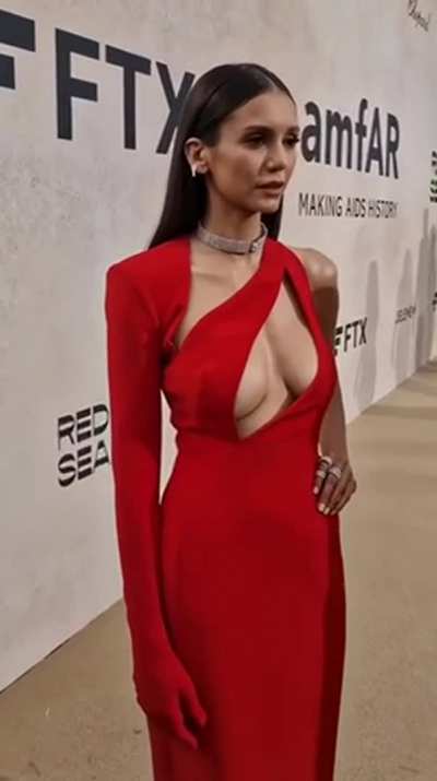 Nina Dobrev