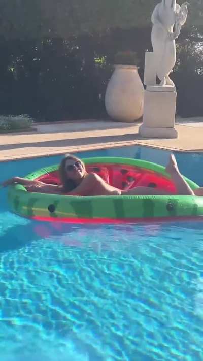 Elizabeth Hurley