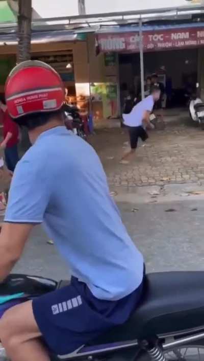 Guy plays dead then makes a fatality move
