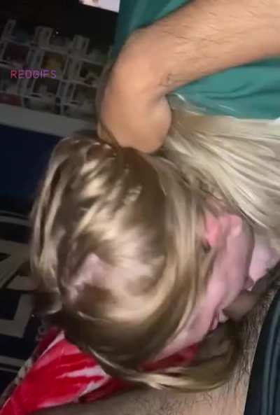 Pawg loves to suck on her mans&rsquo; thick Mexican cock