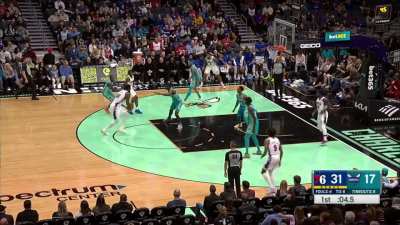 [Highlight] Embiid hits the jumper off a screen, giving him 18 points and 9 rebounds at the end of the 1st quarter. Embiid is currently outscoring the Hornets who have 17 points