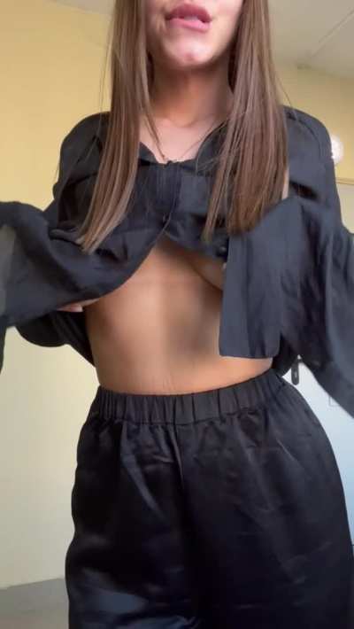 [flash] I&rsquo;m a day business lady, in the evening naughty girl