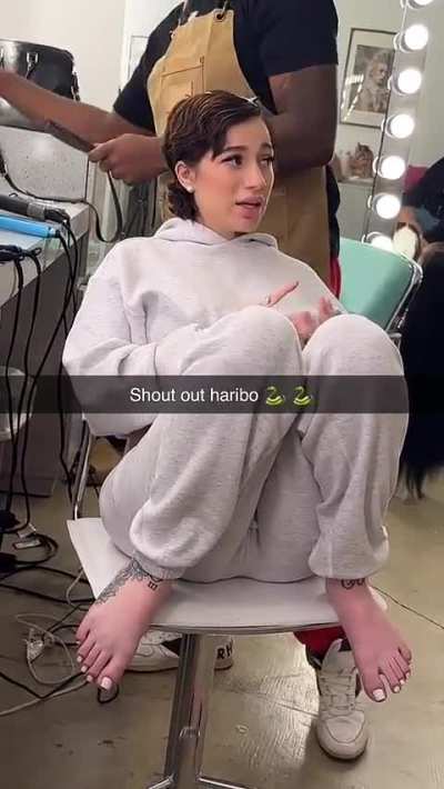 👣
