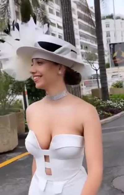 &Ouml;zge &Ouml;zacar