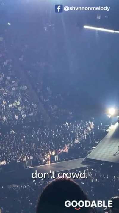 During her latest concert, Billie Eilish noticed that a fan was having trouble breathing. So she stopped the entire concert of 20,000+ people &mdash; all for one fan &mdash; then told her crew to bring an inhaler so the fan could breath again. This is humanity.