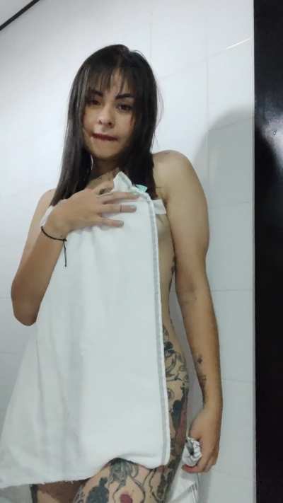 Are you ready to shower with a latina milf?