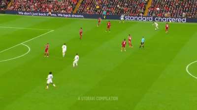 Cunha's ball protection is unreal