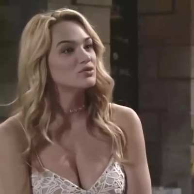 Hunter King is easily one of the hottest blondes/women I've ever seen