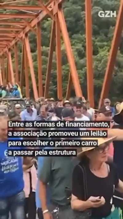 E h&aacute; quem ama nada acredite que sem pol&iacute;ticos n&atilde;o haveria ruas nem pontes.