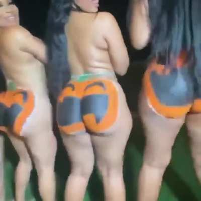 Halloween Clappas(I don&rsquo;t know their names)