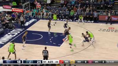 [Highlight] Anthony Edwards spins Desmond Bane around then hits the step-back 3!