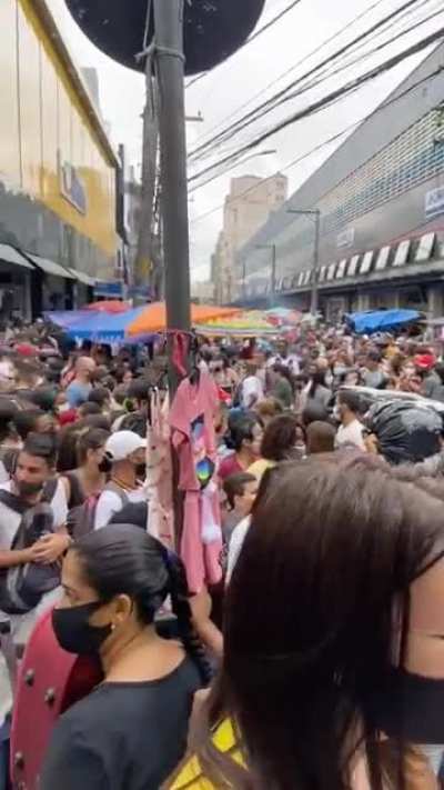 Olha a&iacute; a economia voltou !