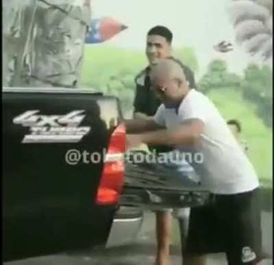 L&Aacute; VEM ELE COM 5 MIL CAVALOS