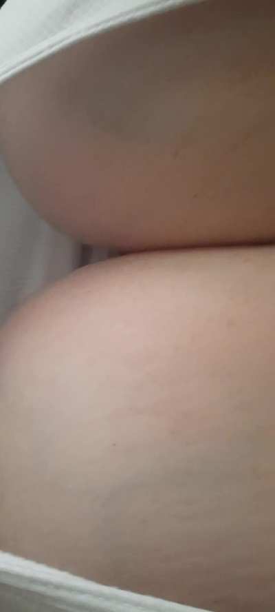 Hope this qualifies as downblouse [F]