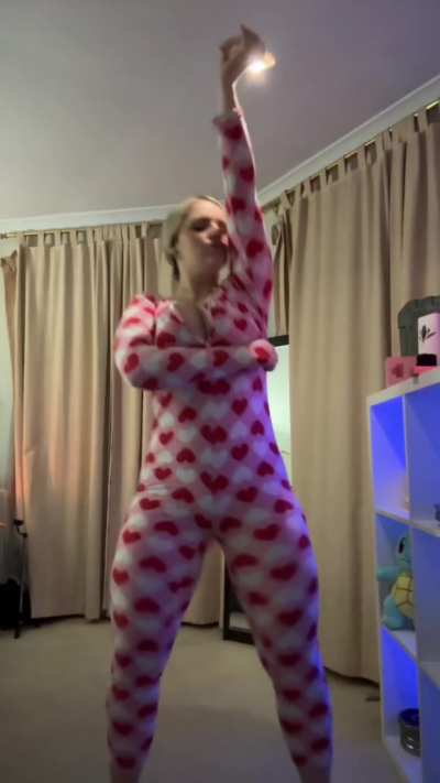 No Nut November Challenge Part 3- BENJAMENS DELI- dance trend (TikTok thot version)&hellip; All 3 parts in the comments 👇