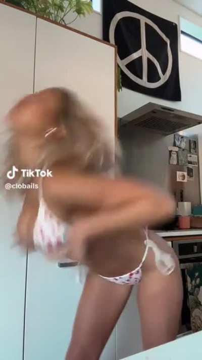 @clobails
