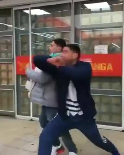 Pelea en el supermercado Ganga de Chacabuco en Concepci&oacute;n con arma blanca.