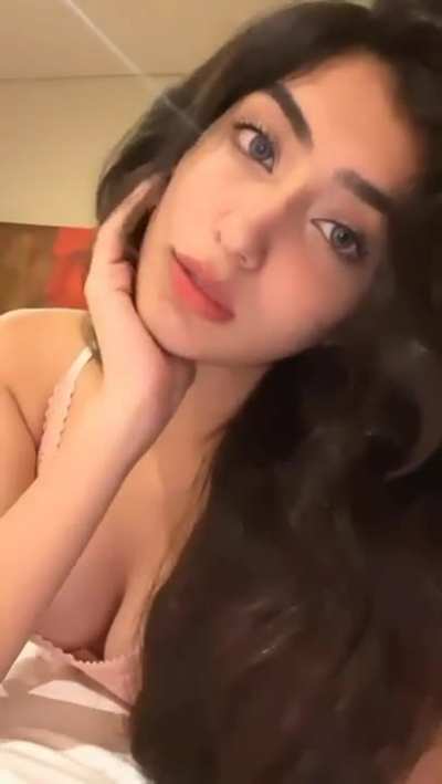 Hottie Nazila Sitashi Munawar ki raand