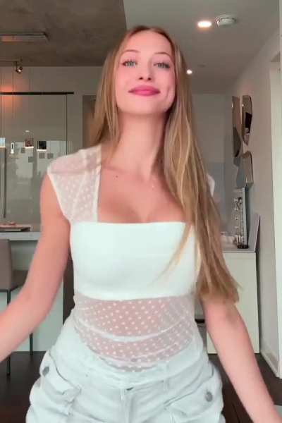 Slut just loves to shake and bounce those fat tits 