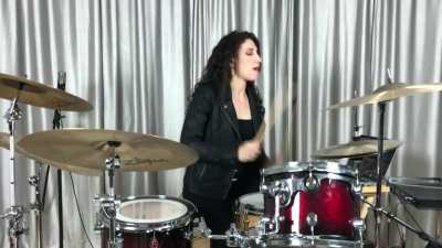 I get a lot of comments saying I look like Rosa Diaz, so I made this cover of the Brooklyn Nine-Nine opening theme😎