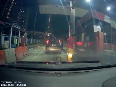 Raging Driver Assaults Toll Booth Operator with T&amp;amp;G extender