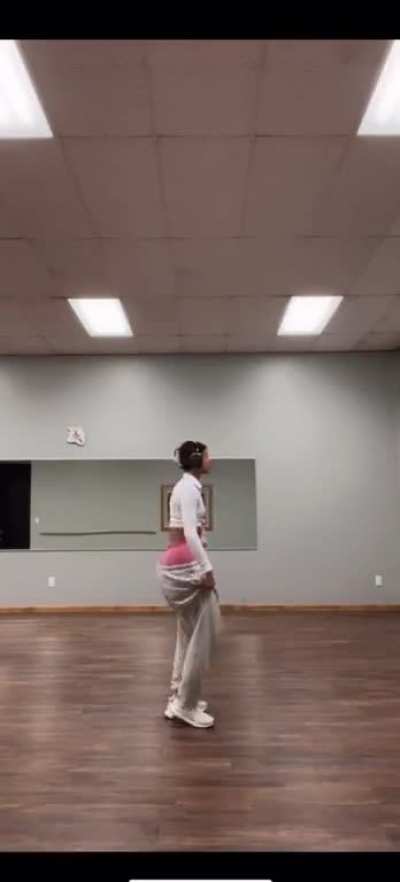 Lexie shaking her big ass &eth;&eth;&yen;&eth;&brvbar;